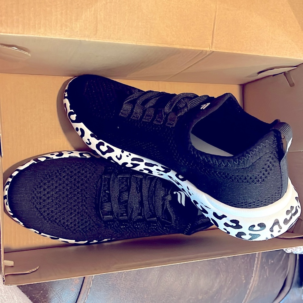 Fabletics black leopard everyday sneaker size 9